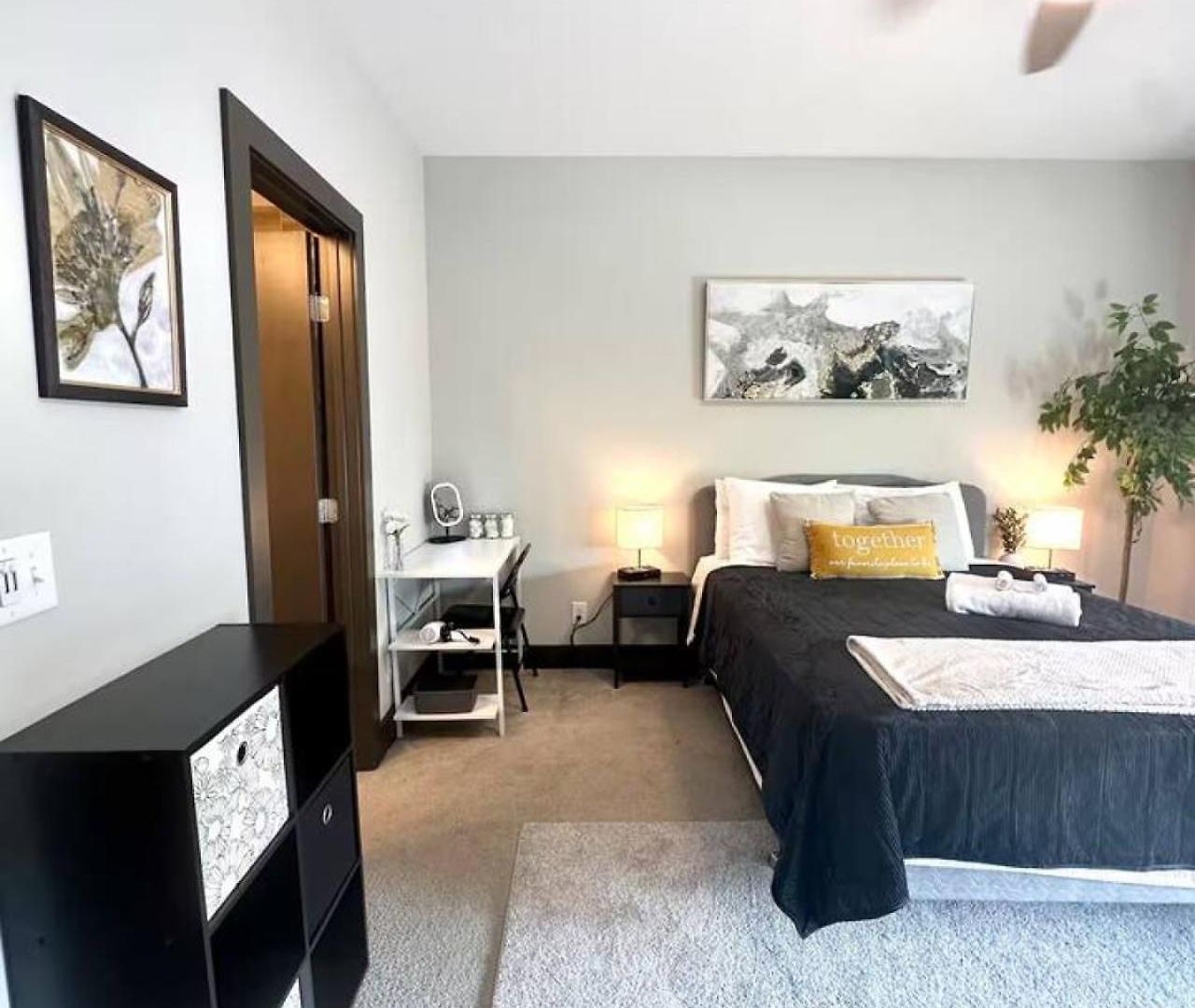 Music Trades Corporate Housing Welcome 3 Bed Holiday home