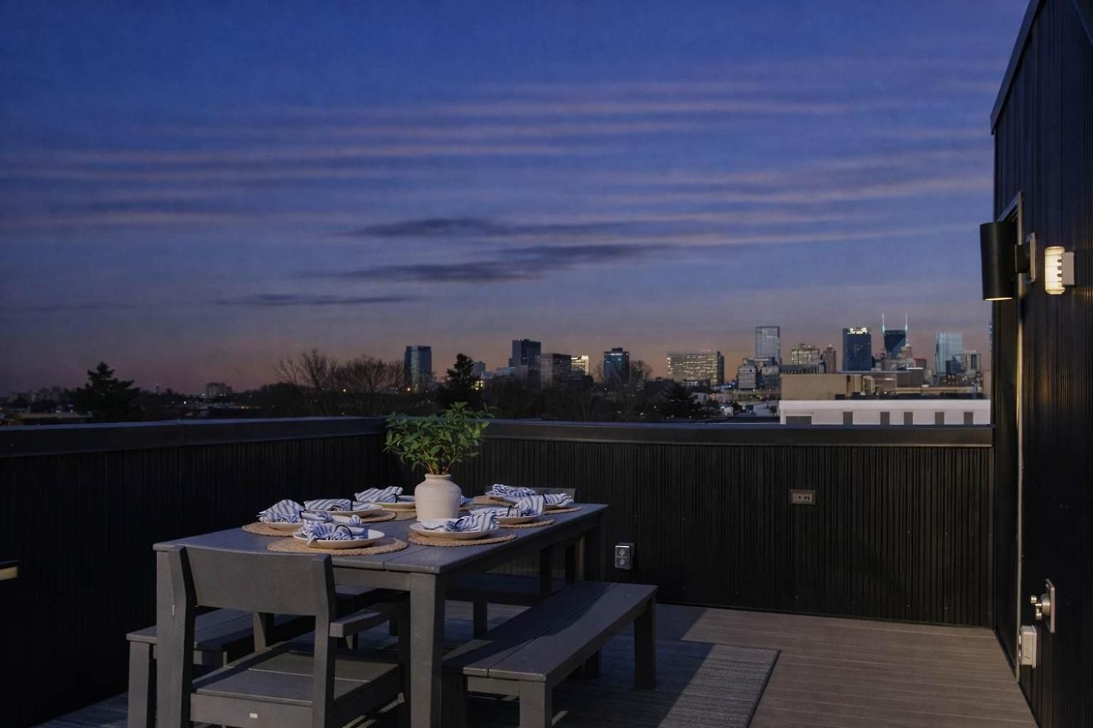 The Linden - Rooftop Views Refined Design New Holiday home Nashville