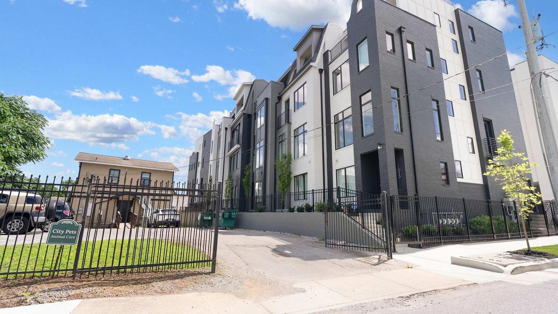 Holiday home 2 Homes! Broadway Views, Rooftops & Karaoke Nashville