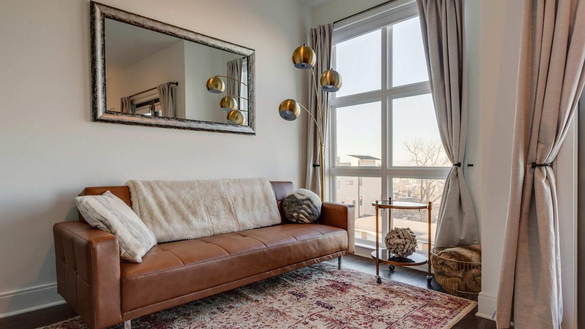 The Skyline Social - Retreat & Private Rooftop *