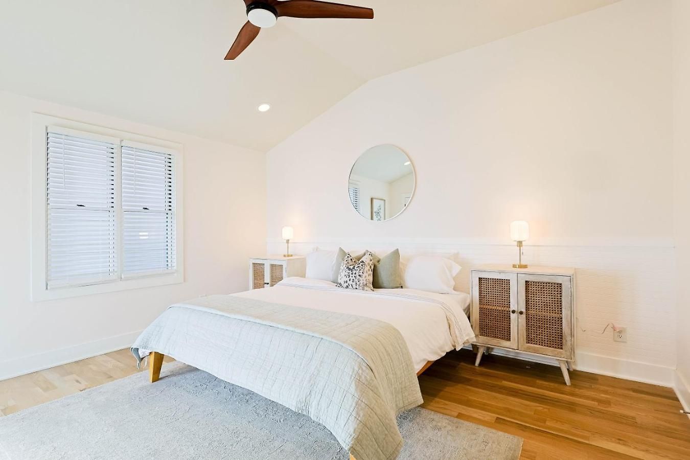 Modern Retreat 4 Bedroom 3 5 Ba Walk To East Nash Gems *