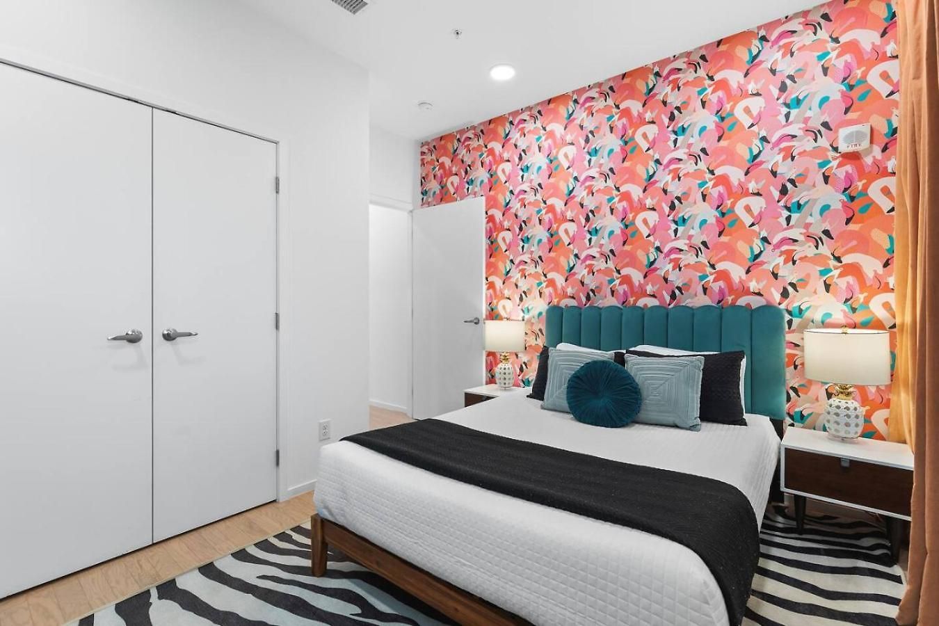 Riverfront Luxury - Walk To Downtown Broadway, Private Patio *