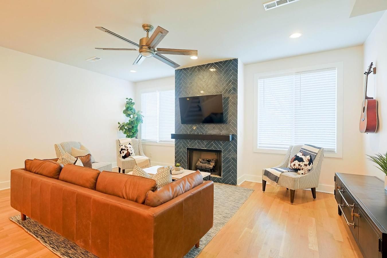 Holiday home Modern Retreat 4 Bedroom 3 5 Ba Walk To East Nash Gems
