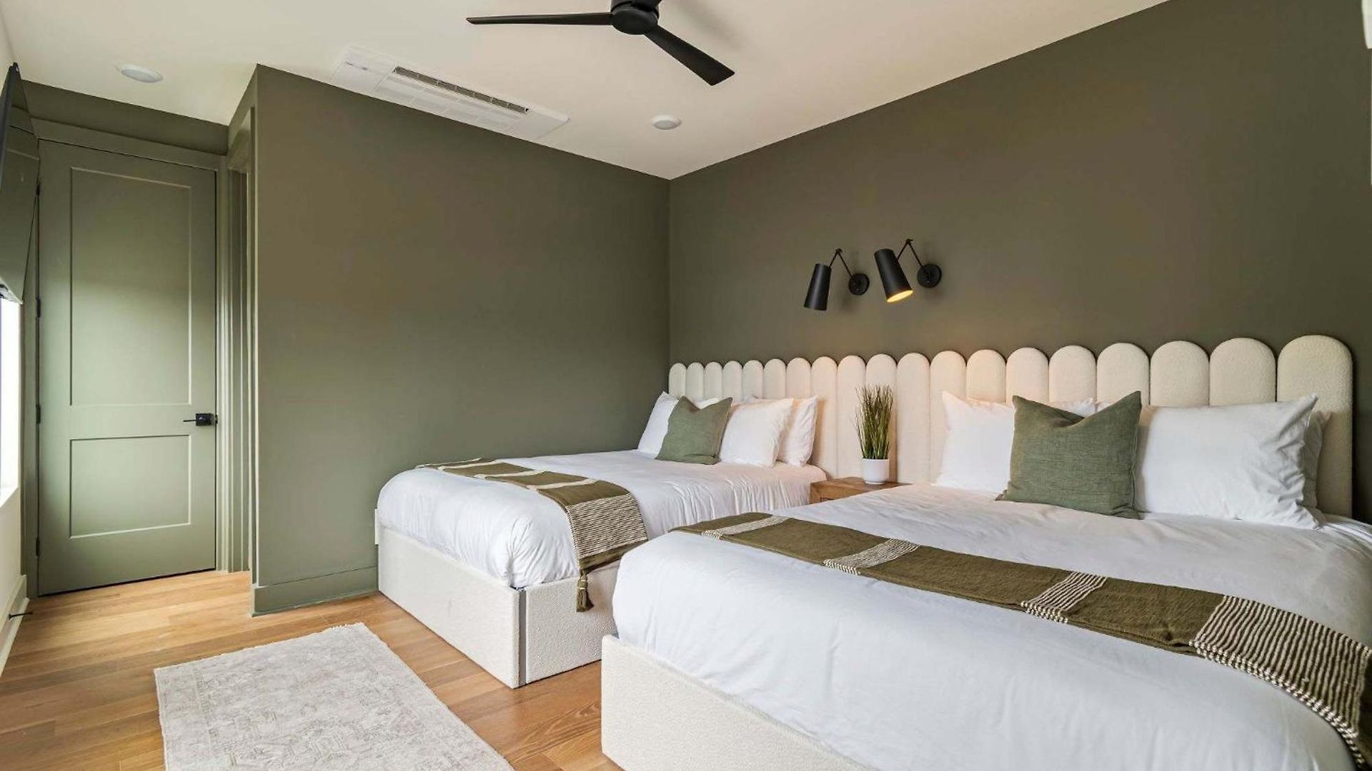 The Elmwood & Ashford - 8br Weho Rooftops *