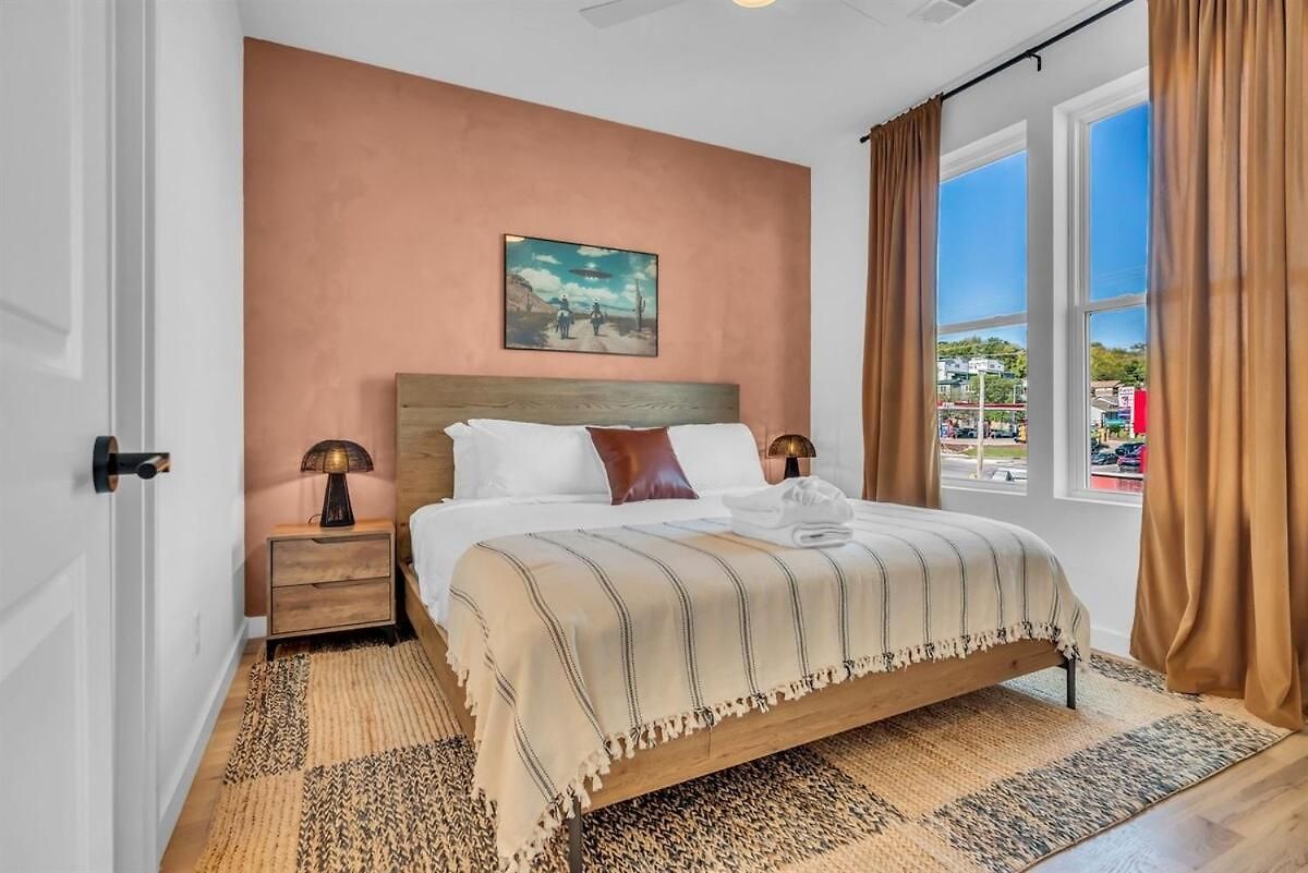 Stylish 5br Retreat W Rooftop Hot Tub Holiday home *