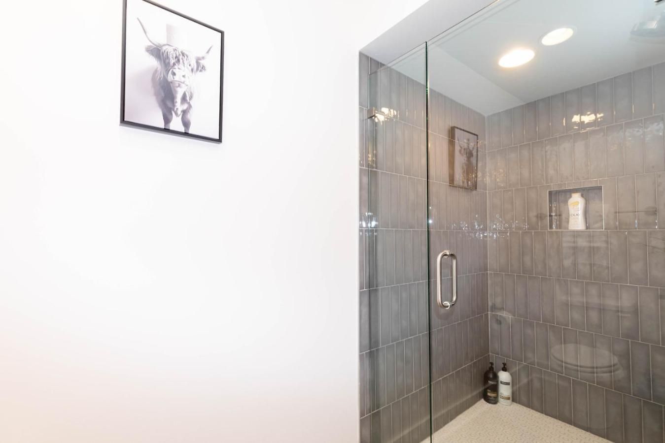 Modern Retreat 4 Bedroom 3 5 Ba Walk To East Nash Gems Holiday home *