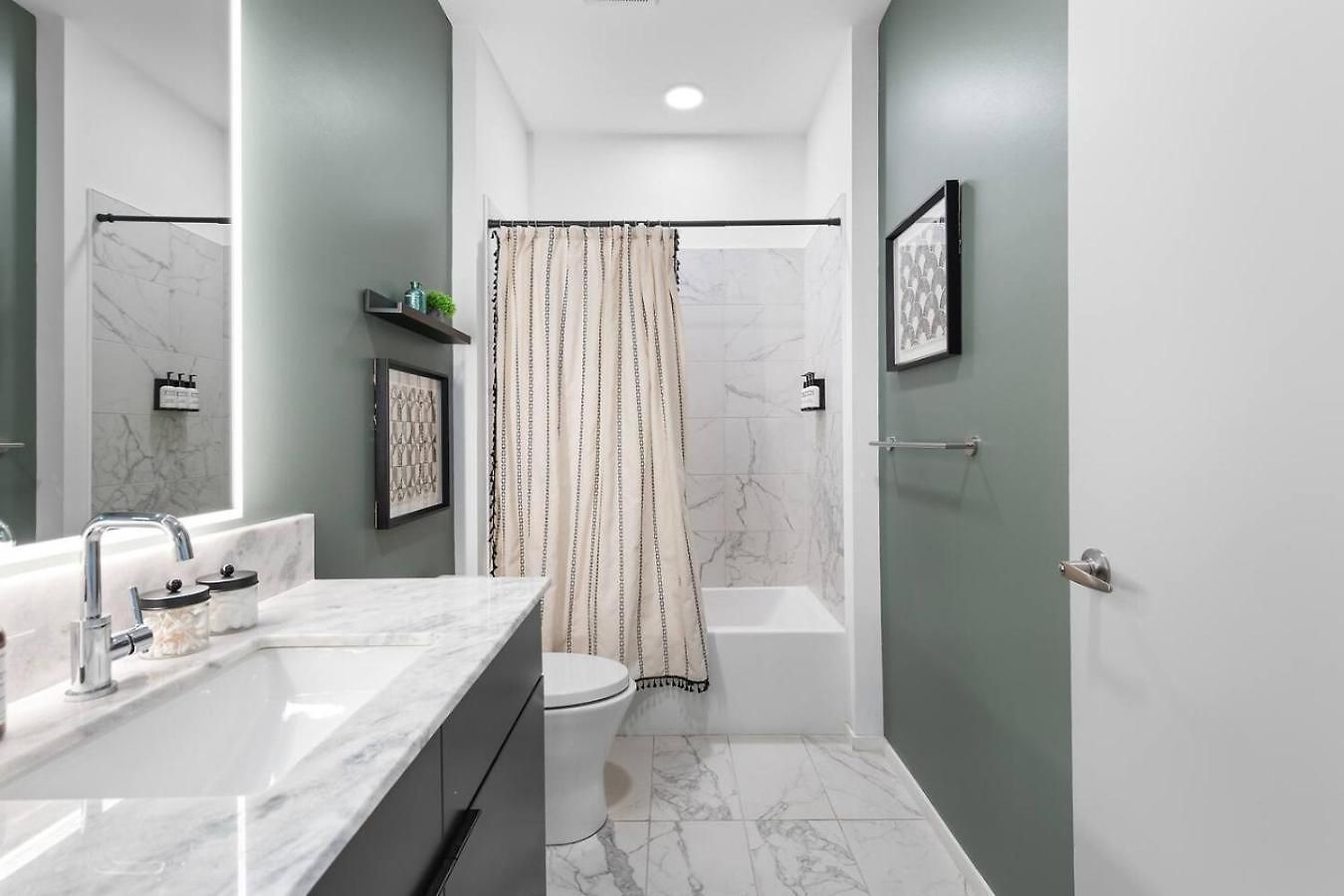 Riverfront Luxury - Walk To Downtown Broadway, Private Patio Holiday home *