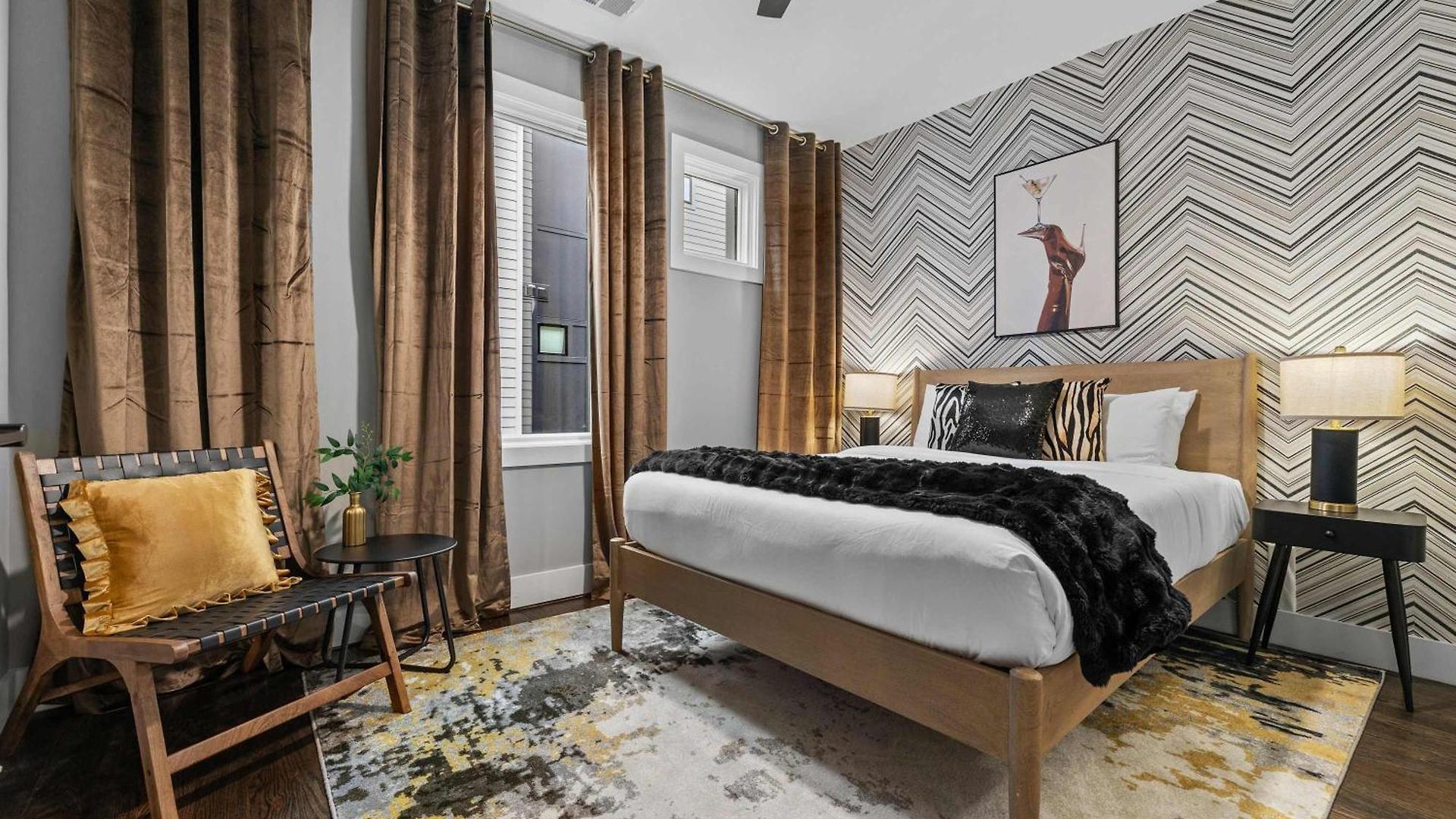 Elegant Nash Karaoke Haven With Rooftop Fire Table *