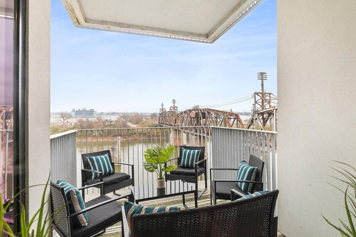 Holiday home Riverfront Luxury - Walk To Downtown Broadway, Private Patio Nashville