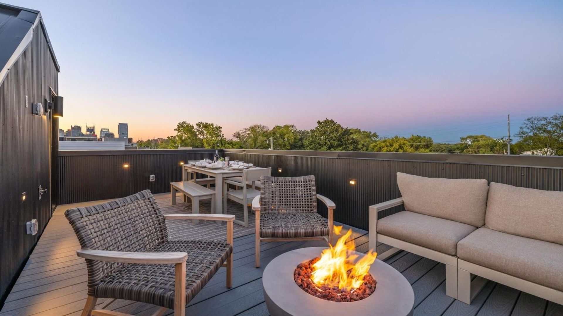 The Elmwood & Ashford - 8br Weho Rooftops Holiday home