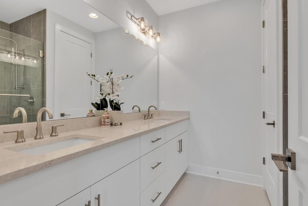 Combined Townhome With 26 Beds - 2 Rooftops! * Nashville