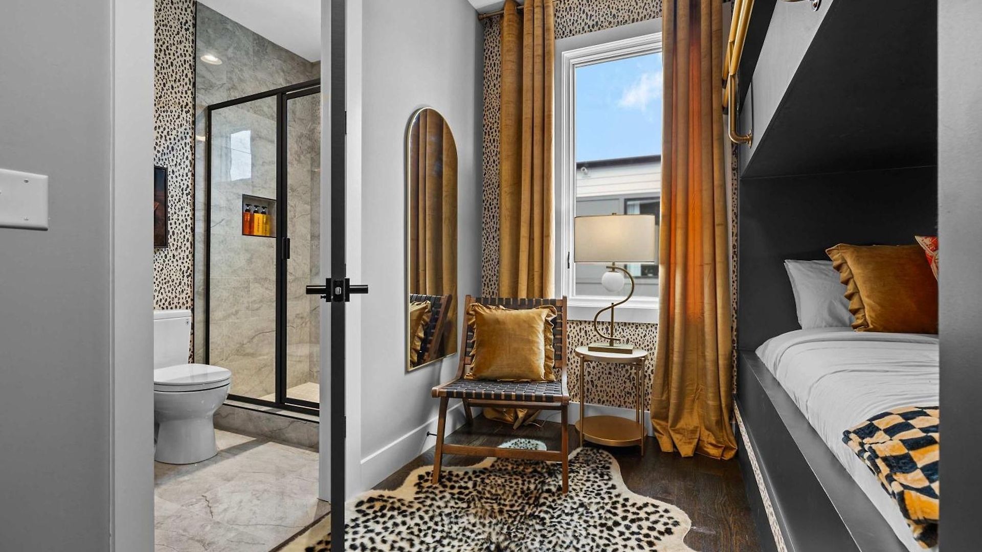 Elegant Nash Karaoke Haven With Rooftop Fire Table Holiday home Nashville