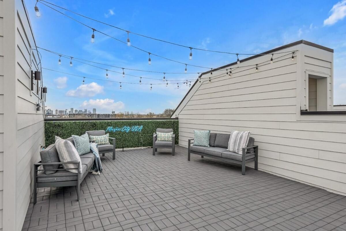 Combined Townhome With 26 Beds - 2 Rooftops! Holiday home *
