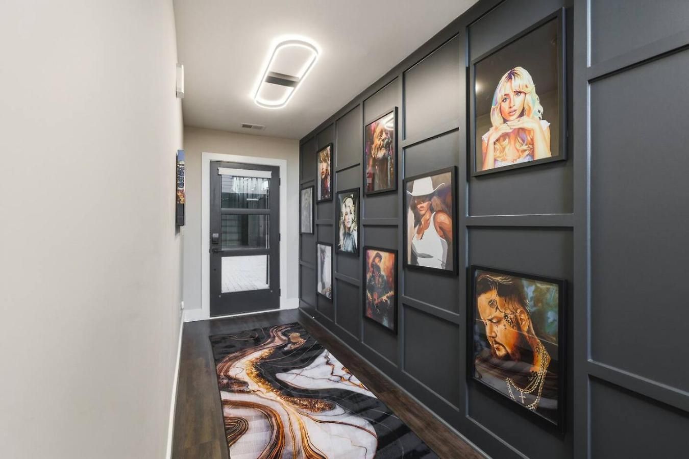 View With Hottub Rooftop Arcade Game And Parking Holiday home