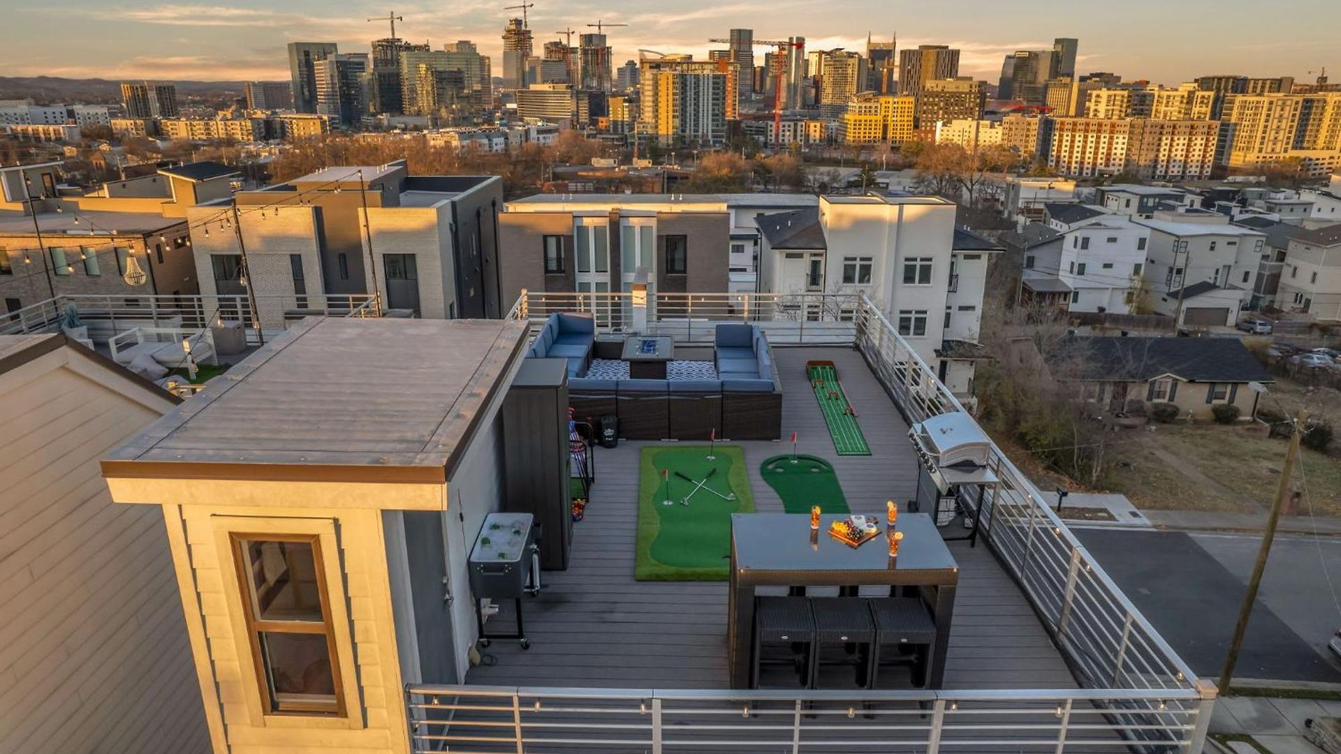 The Skyline Social - Retreat & Private Rooftop Holiday home *