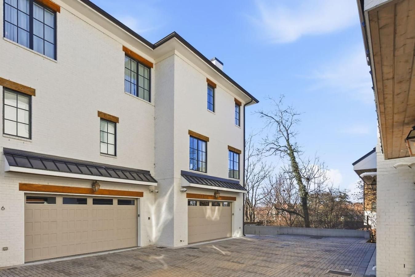 Near Vanderbilt And Belmont With Garage, Pool Table