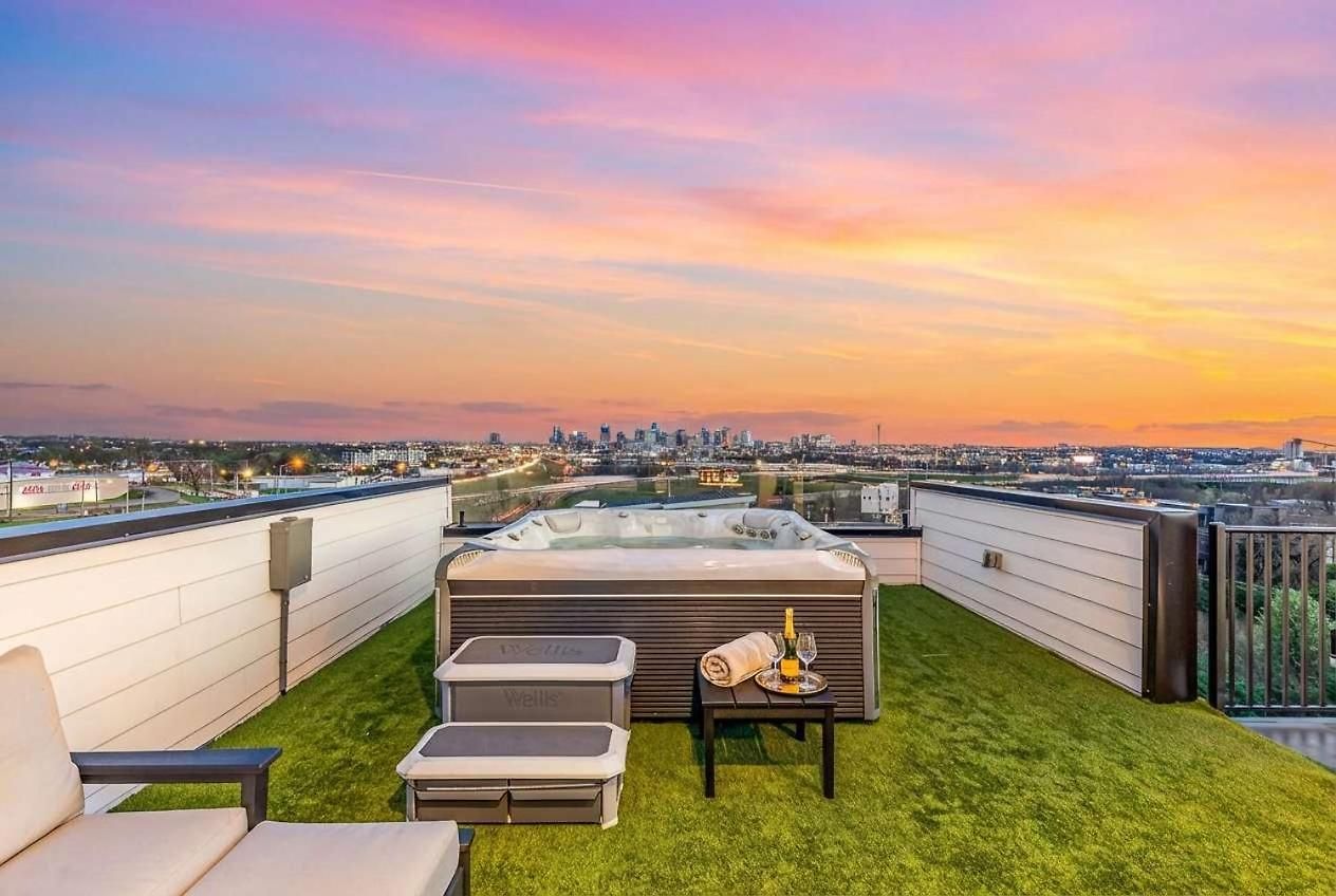 Elevator With Rooftop Hot Tub & Spacious Yard * Nashville