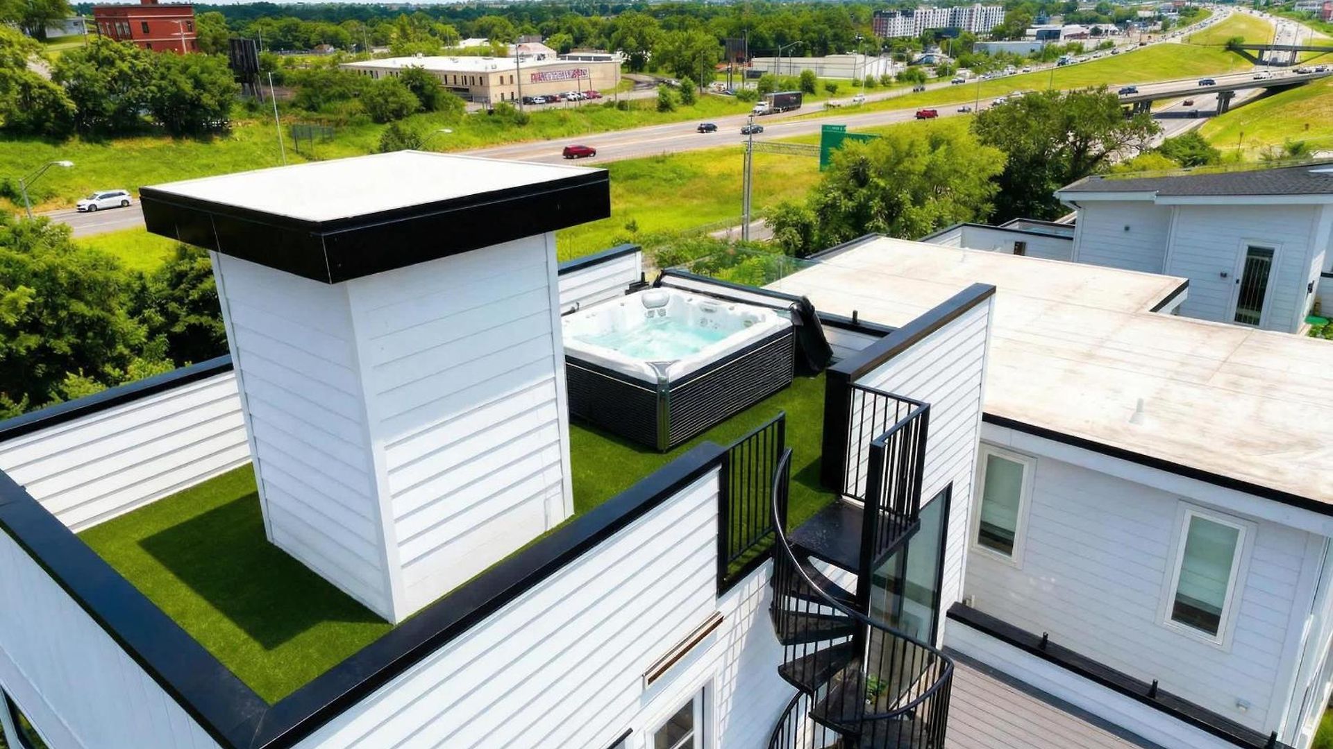 Holiday home Elevator With Rooftop Hot Tub & Spacious Yard Nashville