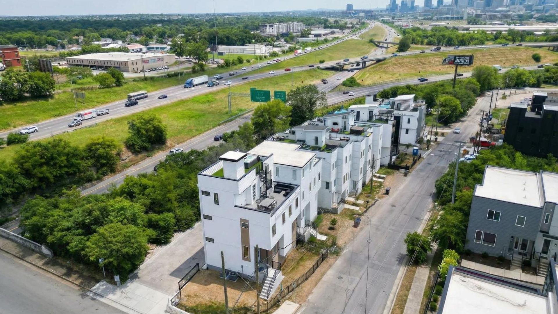 Elevator With Rooftop Hot Tub & Spacious Yard