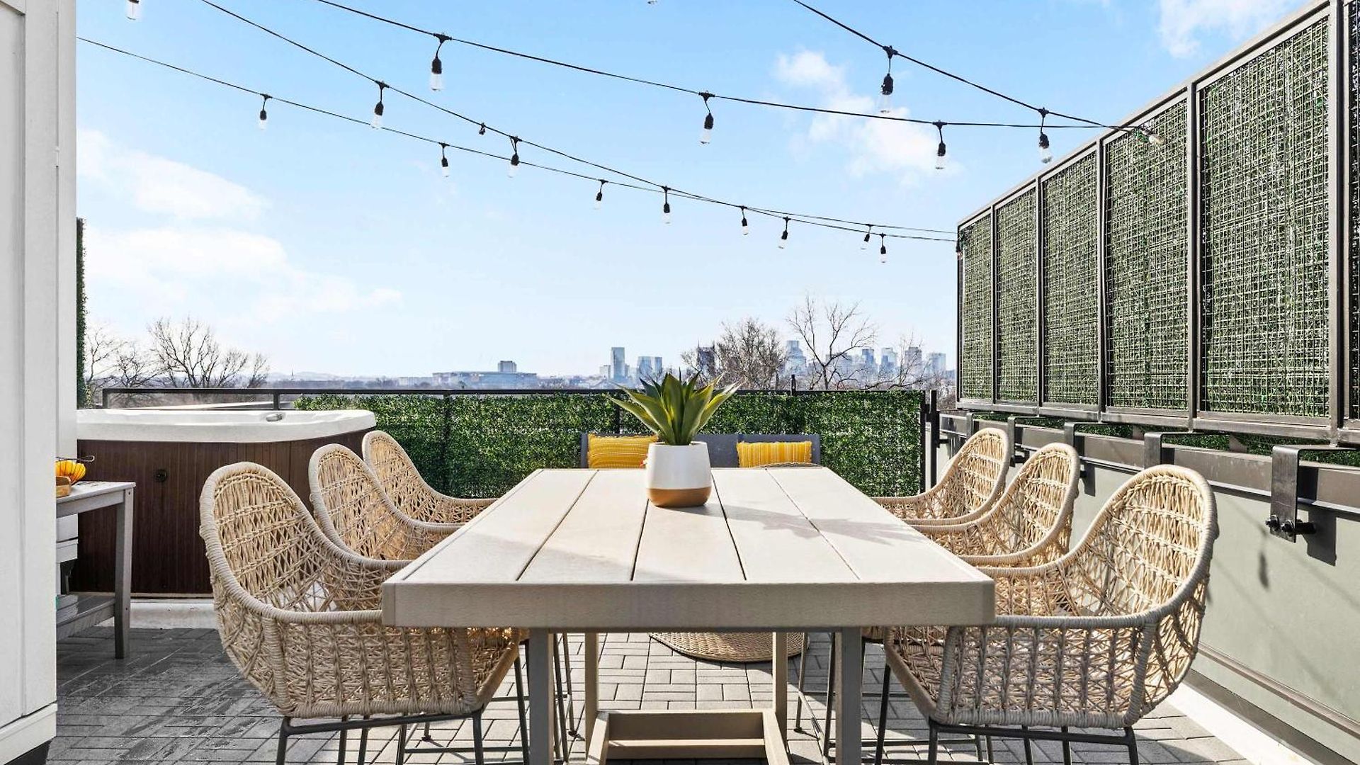 Hot Tub Hang Grill Parking Views Of Downtown