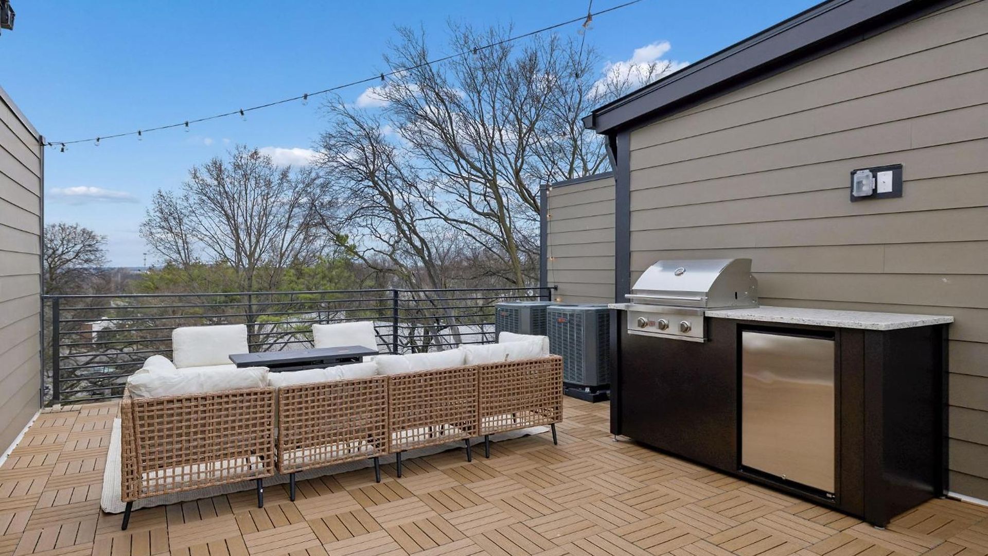 Holiday home Chic Nash Townhouse Rooftop Patio And Views *