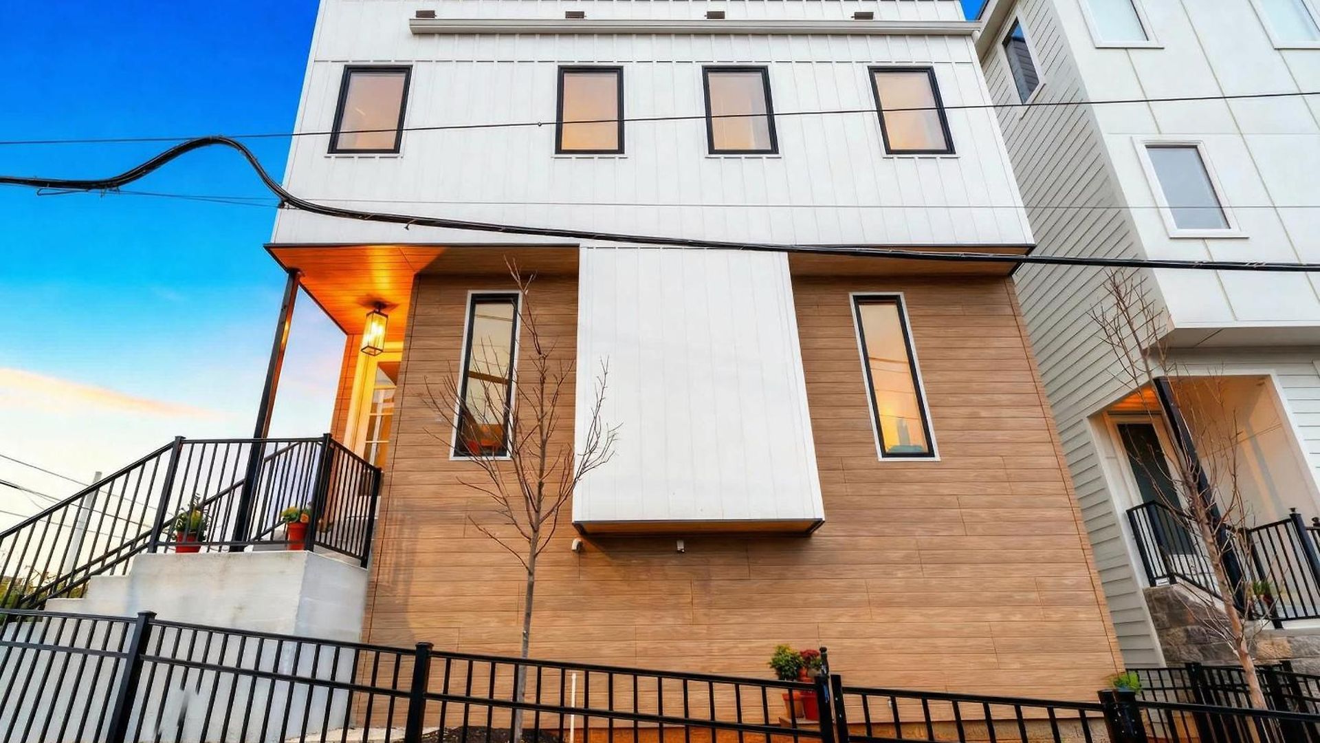 Holiday home Elevator With Rooftop Hot Tub & Spacious Yard