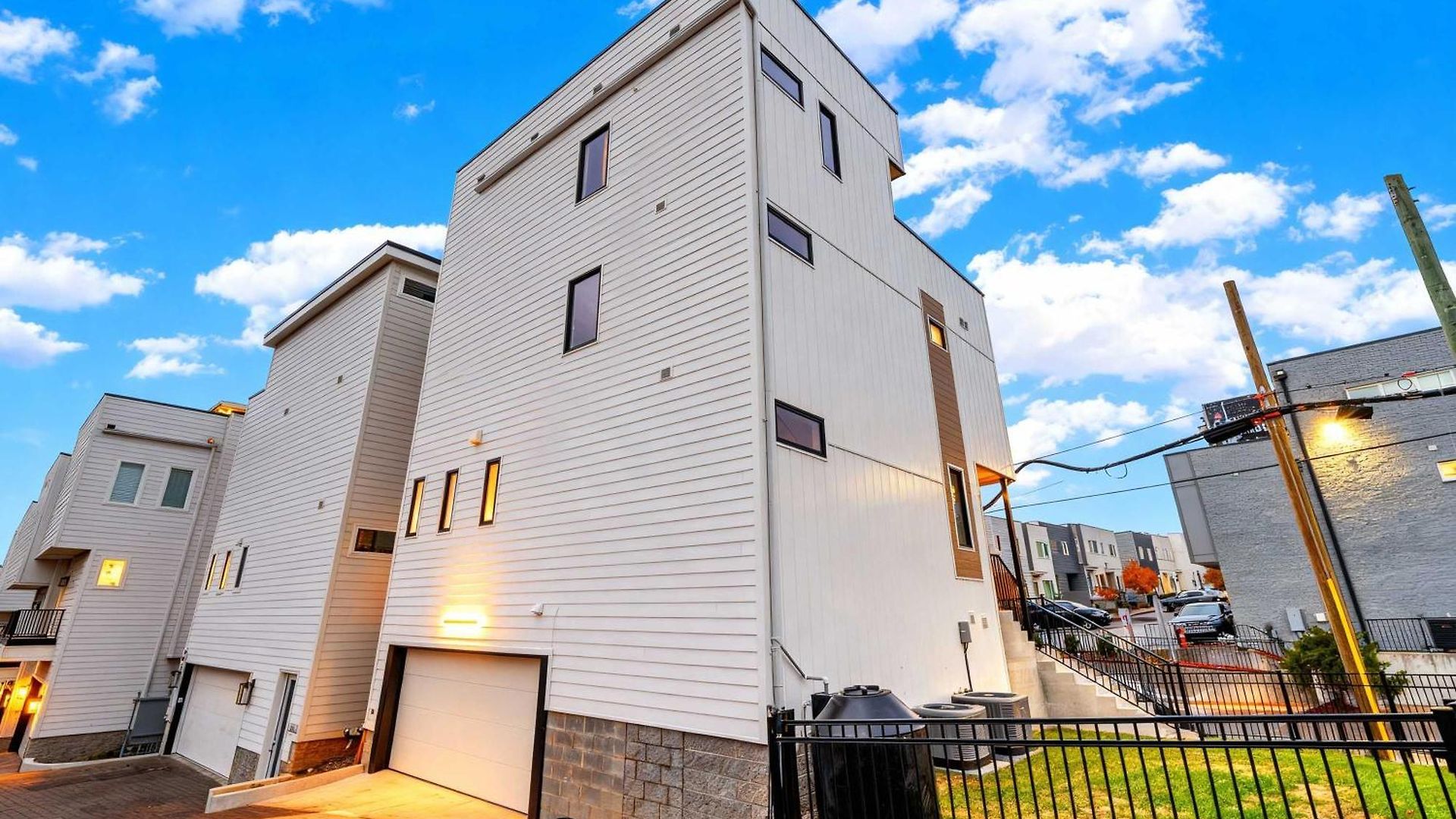 Elevator With Rooftop Hot Tub & Spacious Yard * Nashville