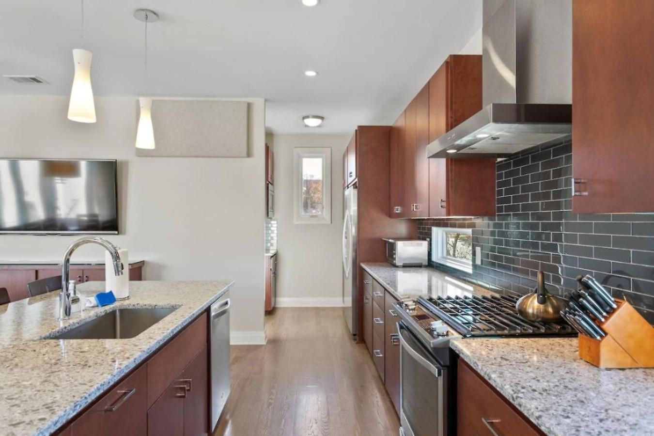 Rooftop Near Gulch And Broadway Sleep 12