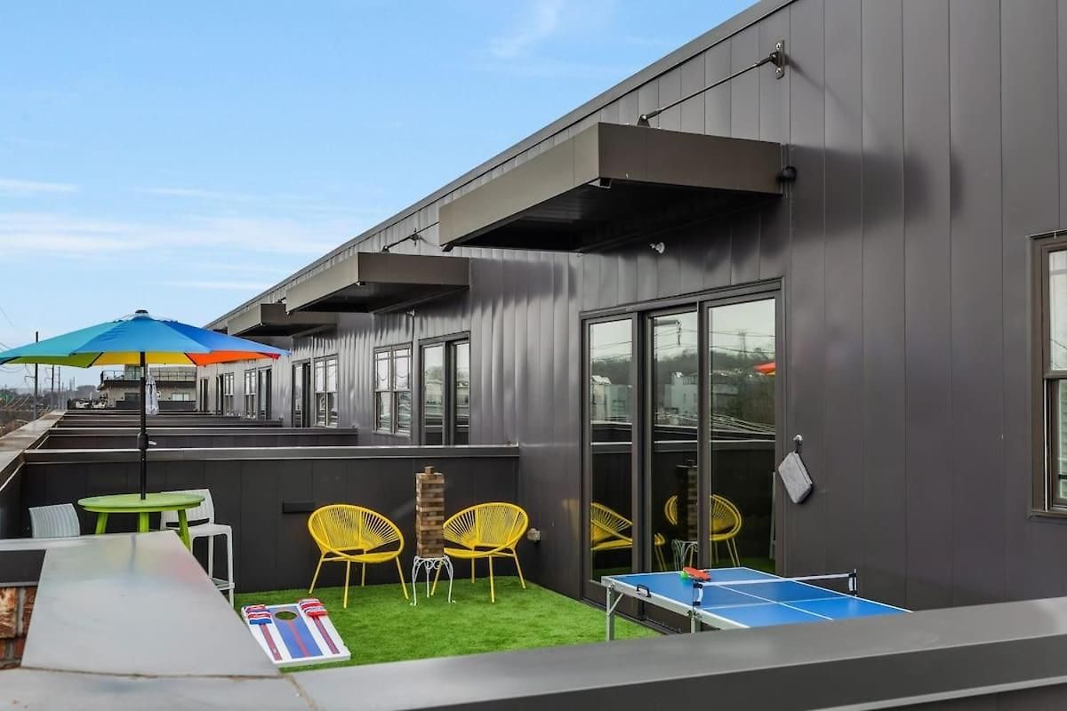 Huge Private Patio With Games & Skyline Views *
