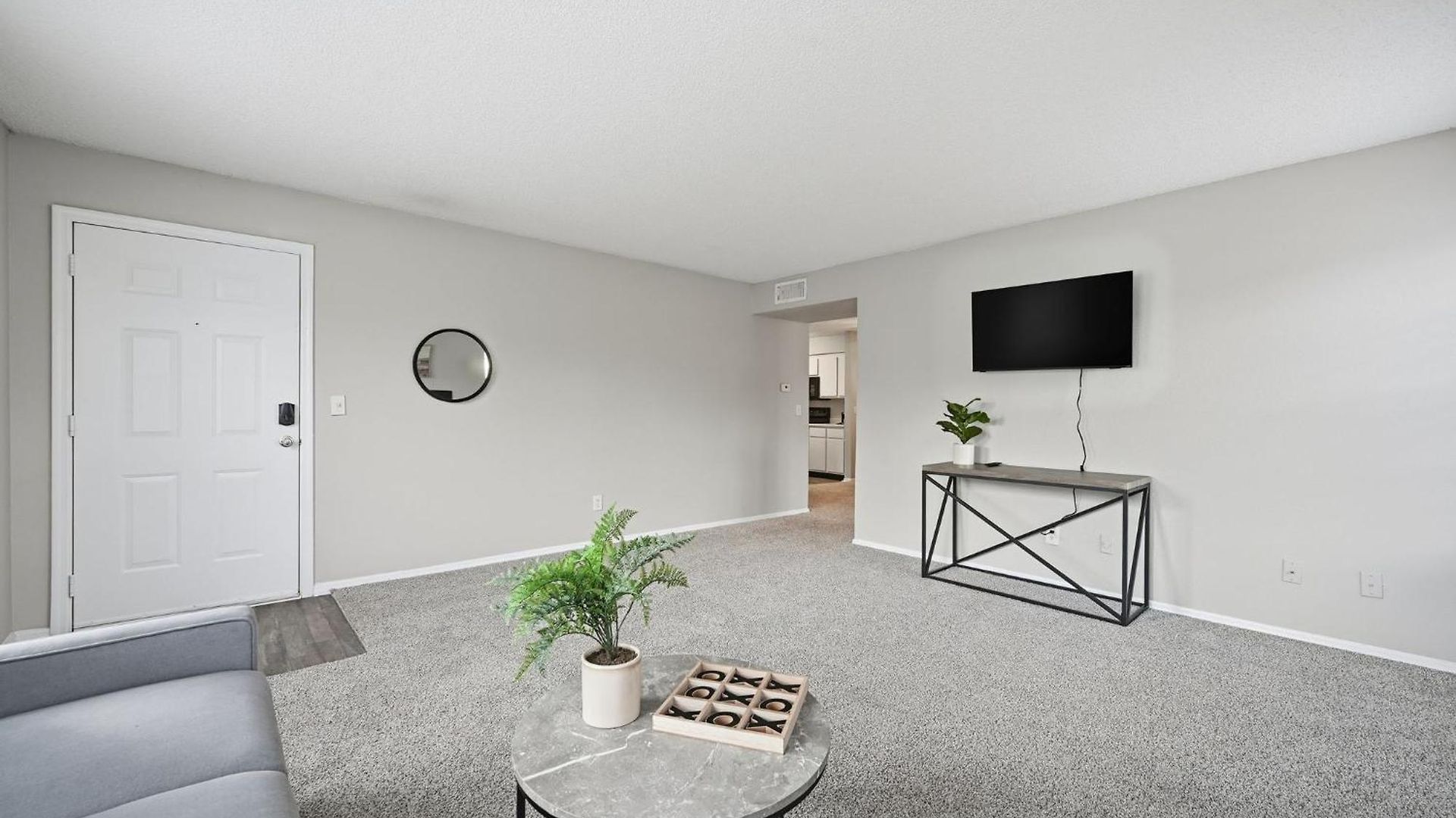 Charming With Fireplace & Dining Area Apartment *