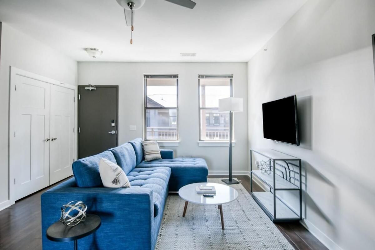 Two Cozysuites Music Row Chic In Apartment