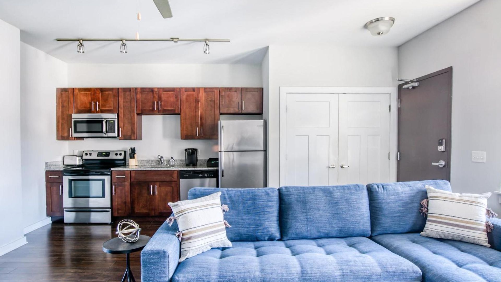 Two Cozysuites Music Row Lovely In * Nashville