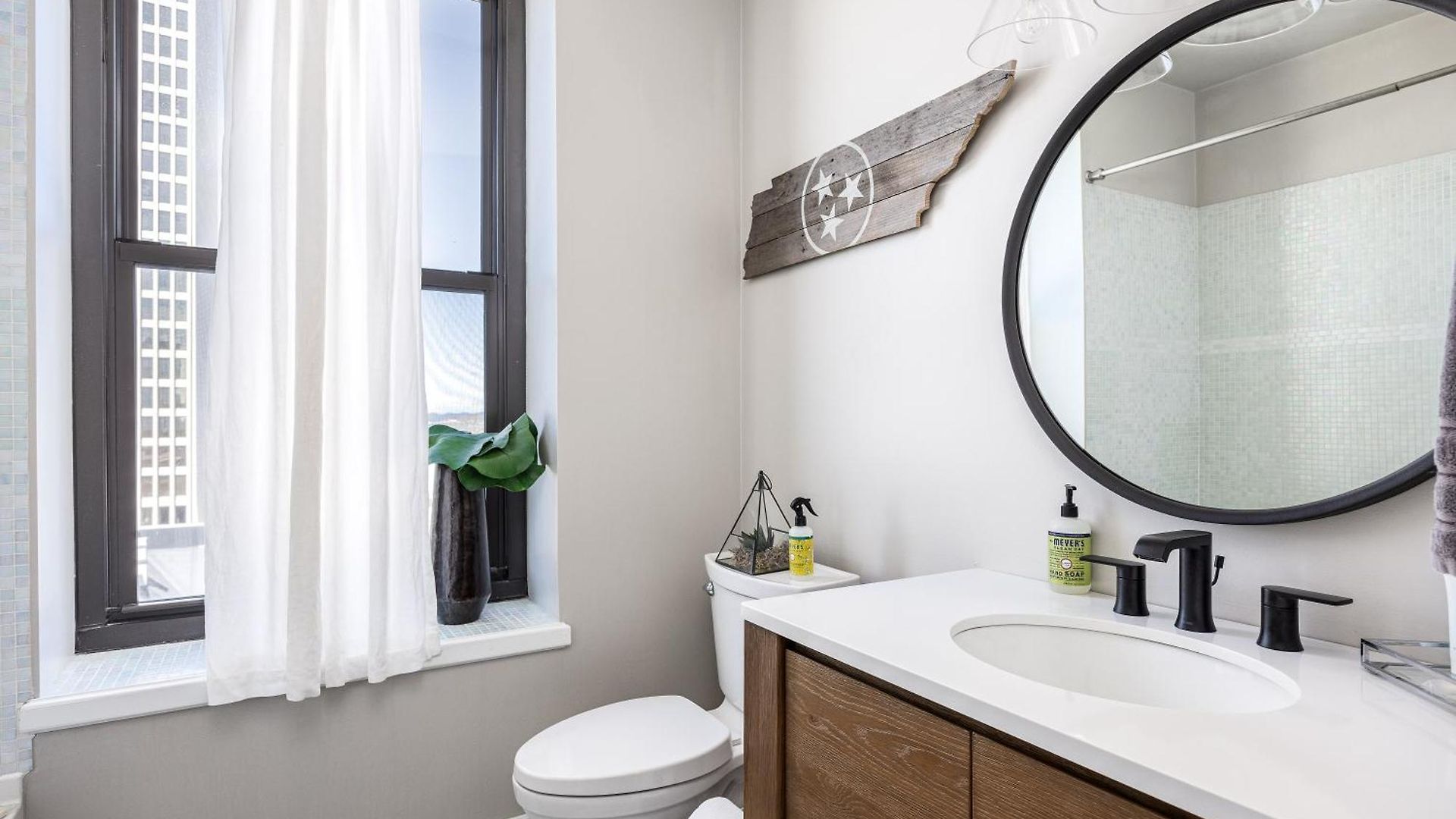 Music Views Downtown - Parking Included Apartment *