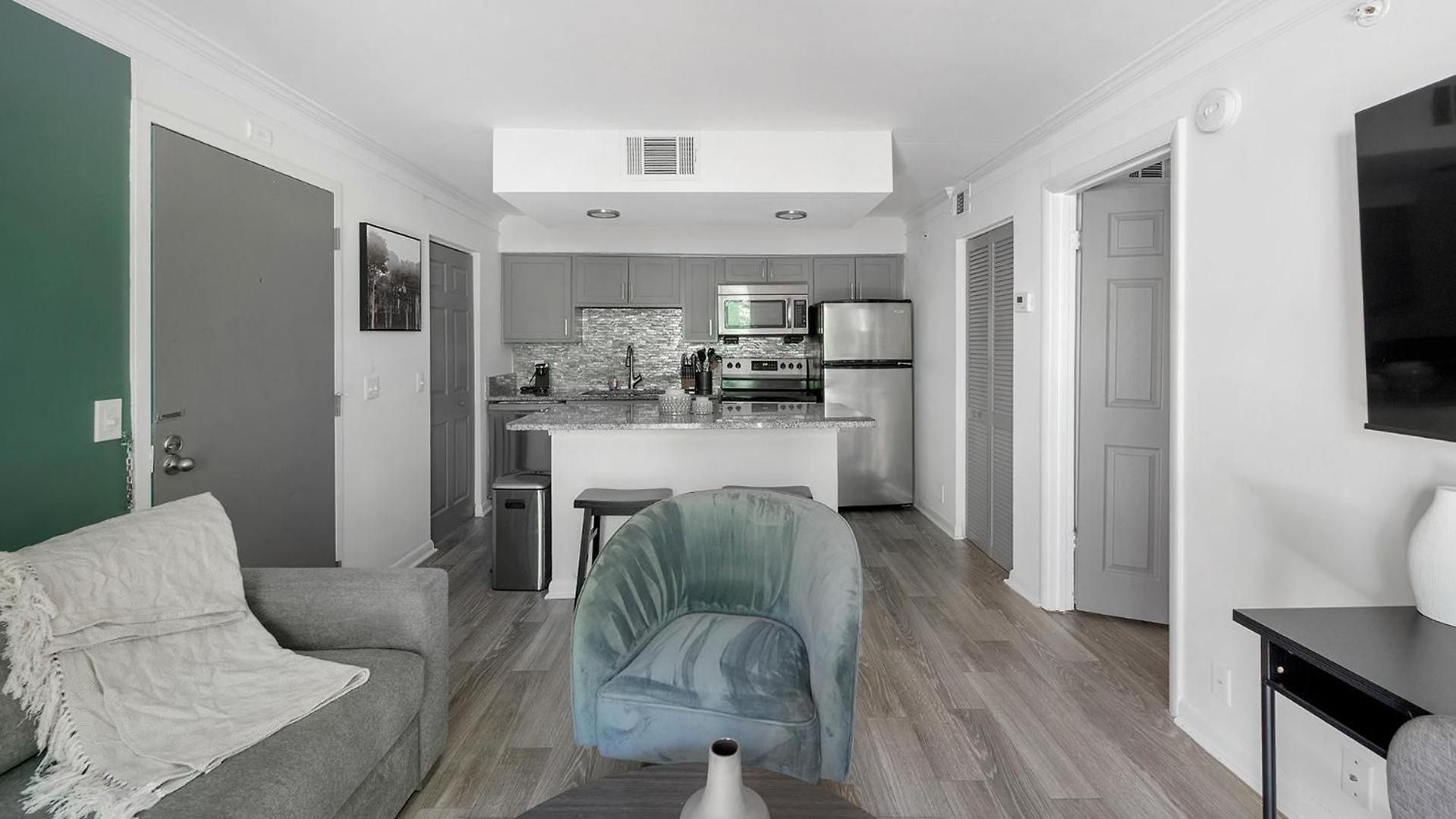 Apartment Landing - The Metropolitan *