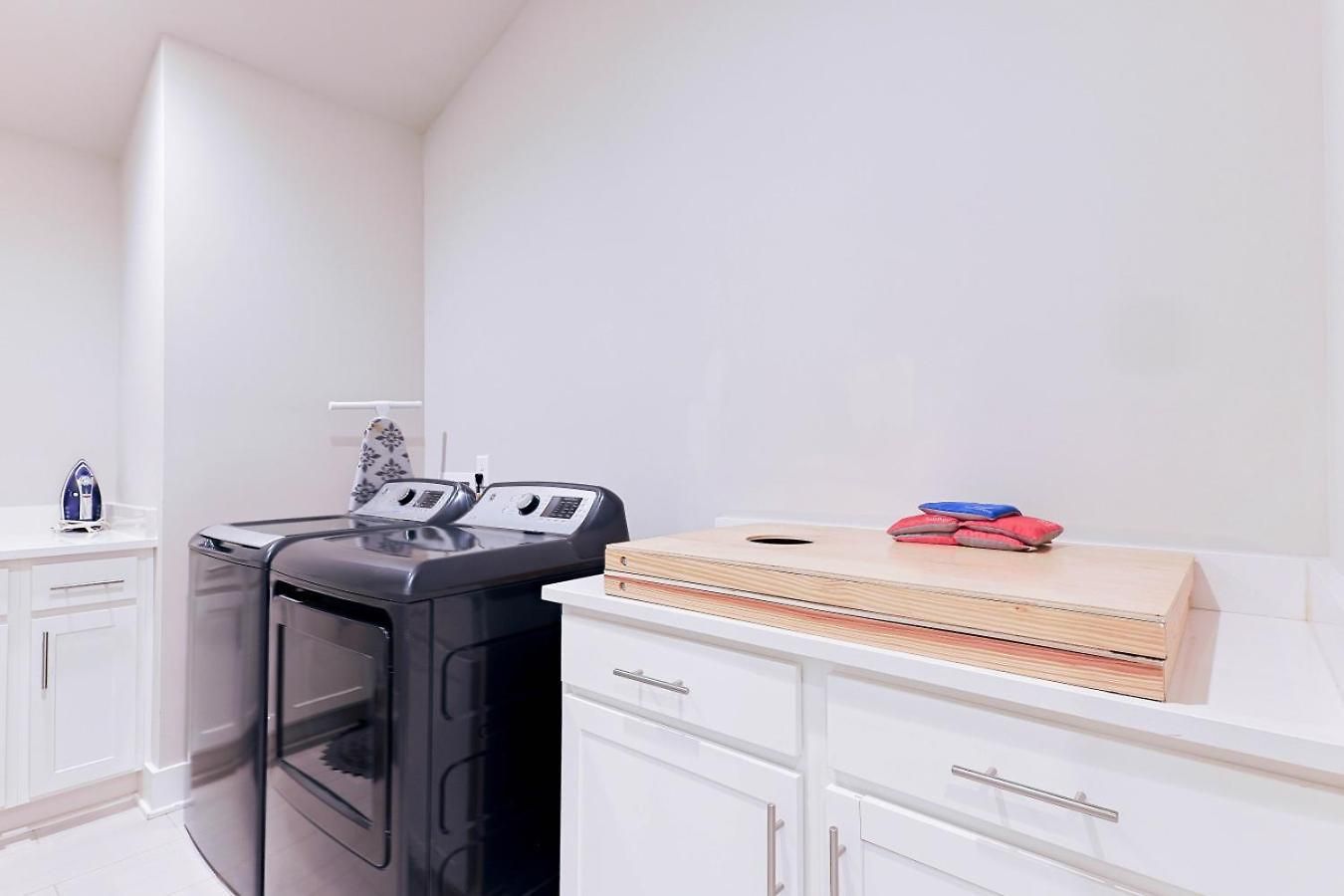 Stylish Brand-new Townhome Near Hotspots Apartment *