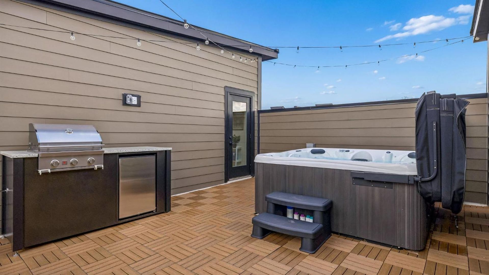 Apartment Modern Multi-level Retreat With Rooftop Hot Tub *