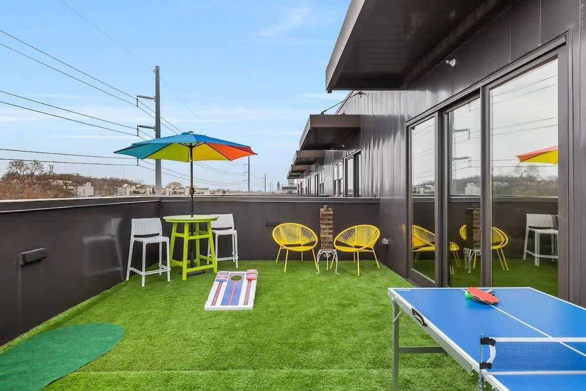 Huge Private Patio With Games & Skyline Views Apartment Nashville