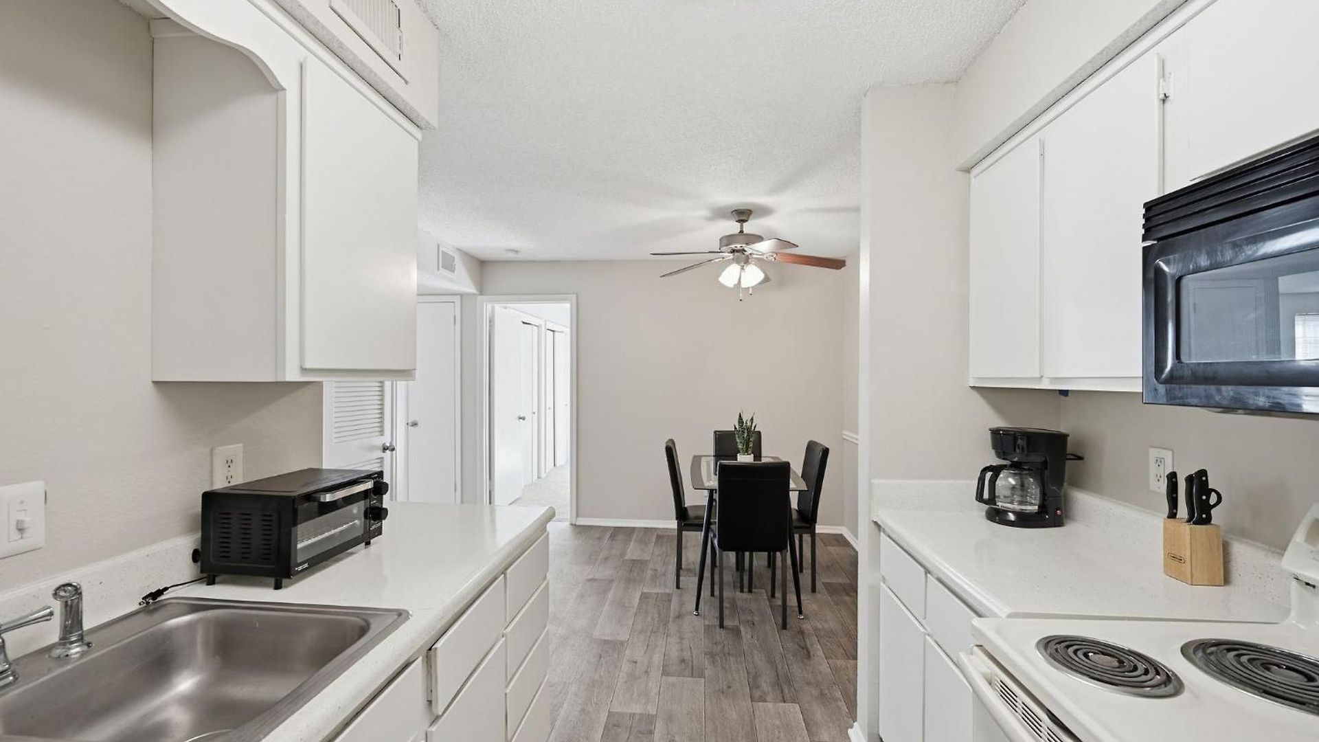 Apartment Comfortable Retreat With In-unit Washerdryer *