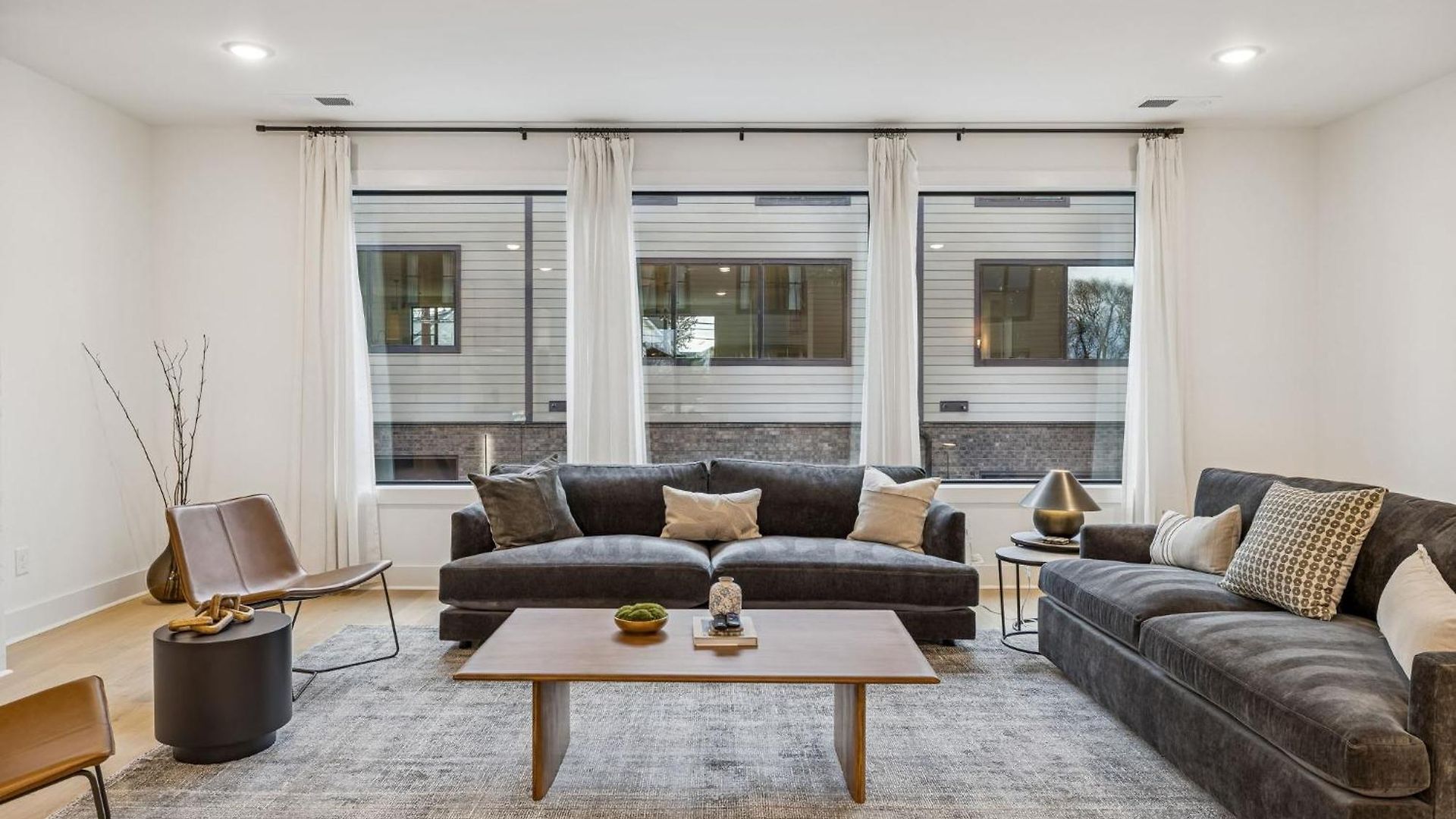 New Modern Escape With Rooftop Hot Tub *
