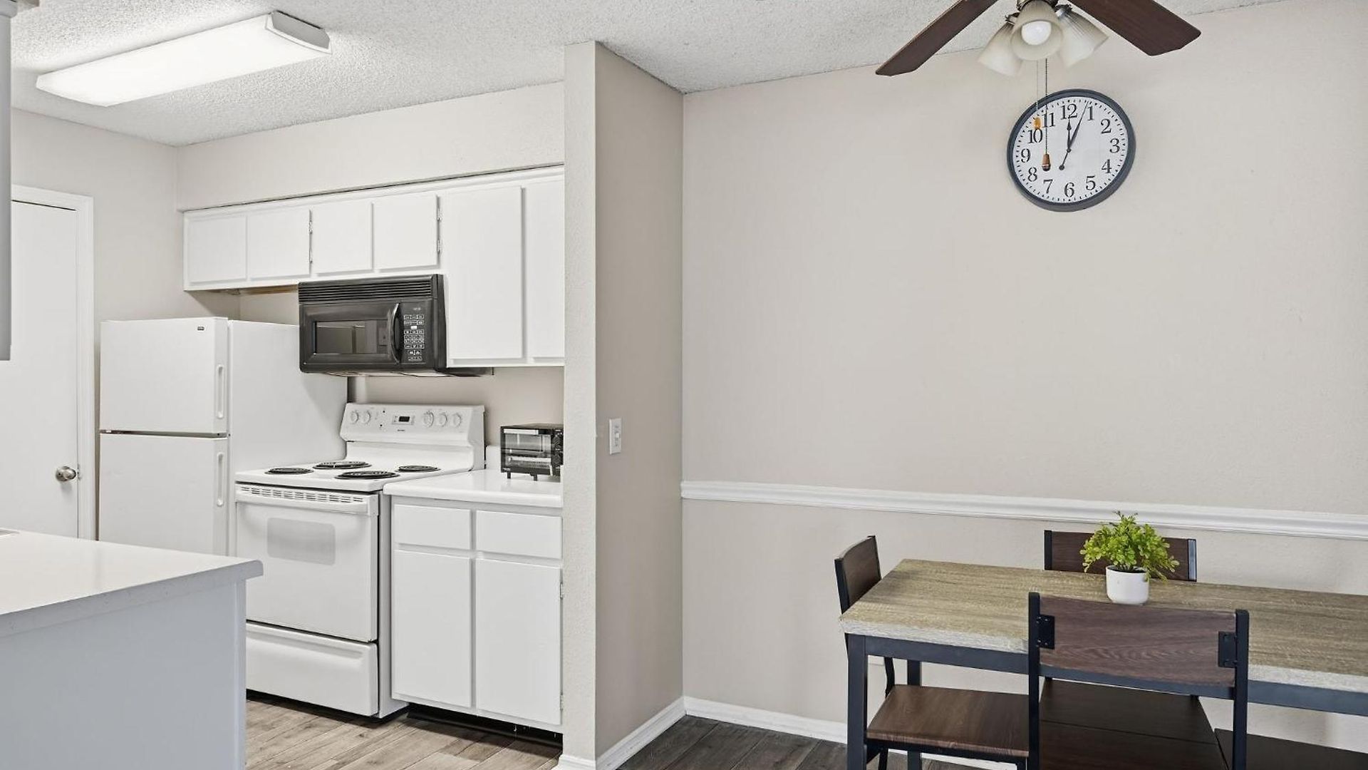 Apartment Comfortable Layout With Fireplace And Dining Area