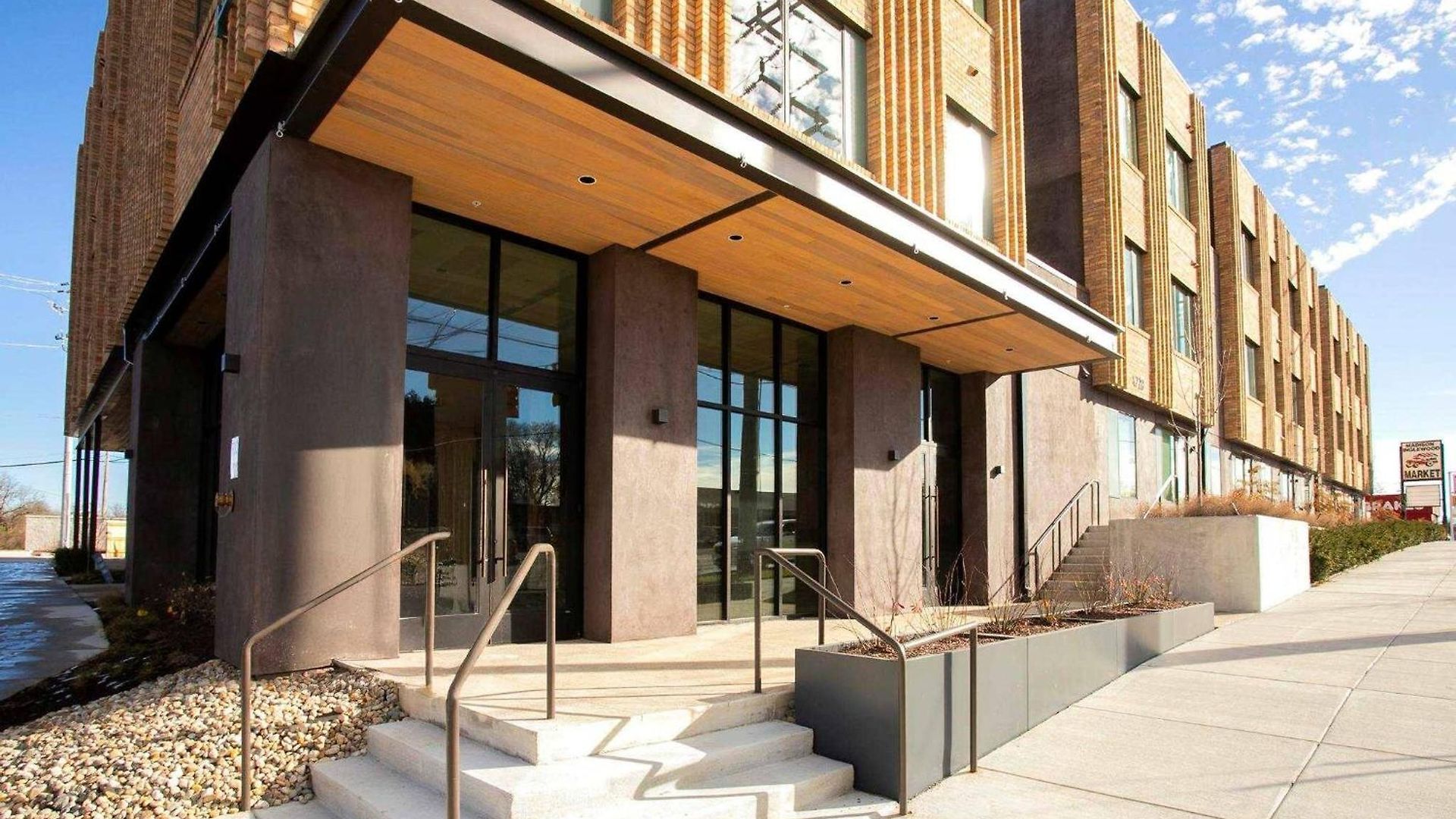 2 Bedroom + Loft Condo, Coffee Shop In Building Apartment *