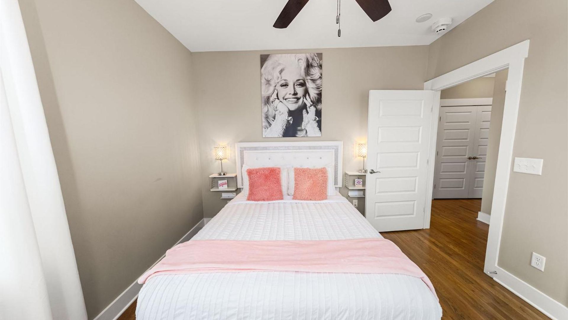Apartment Midnight Strings - Cozy And Close To Downtown