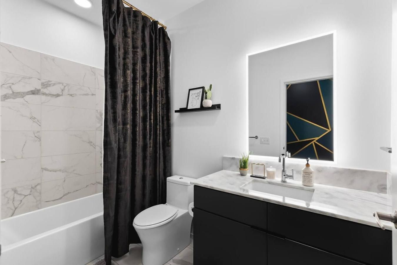 Upscale Riverview With Garage Walk To Downtown