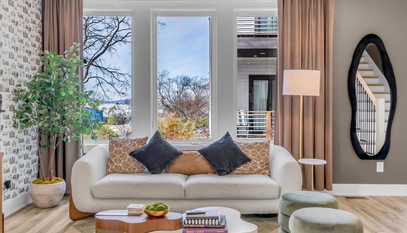 Luxe Urban Retreat - Private Rooftop Hot Tub Deck *