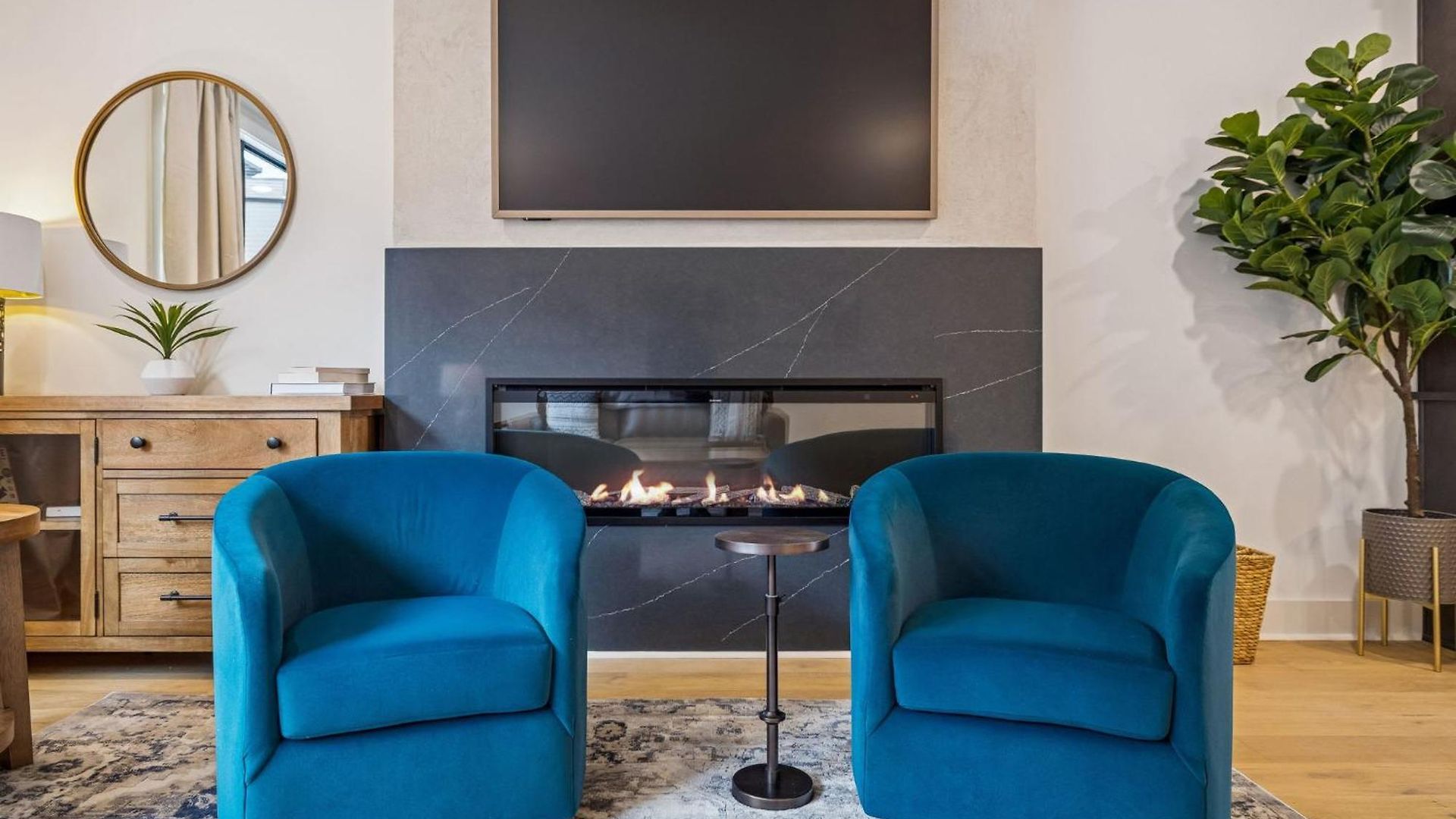 Apartment 3br Townhome Rooftop Views Hot Tub & Fireplace *