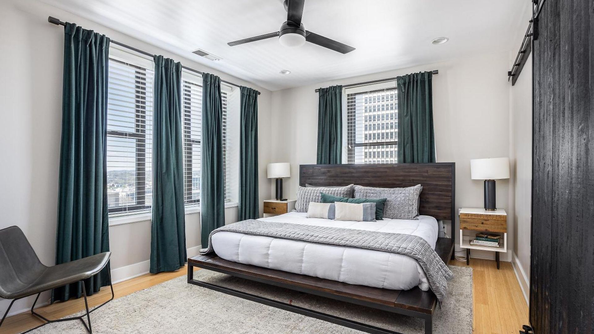 Apartment Music Views Downtown - Parking Included *