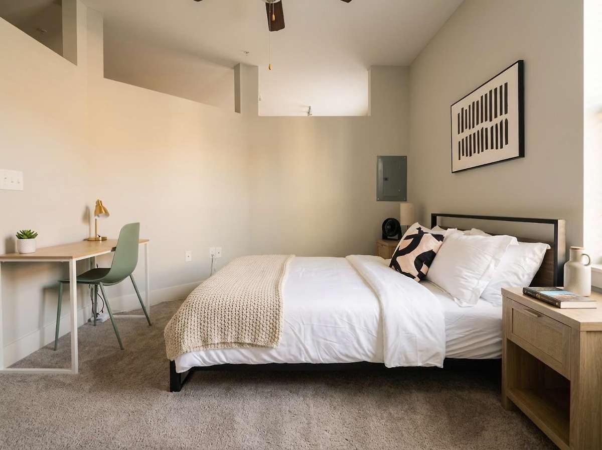 Apartment Boulevard Midtown 1br Pool Gym Parking 02 Nashville