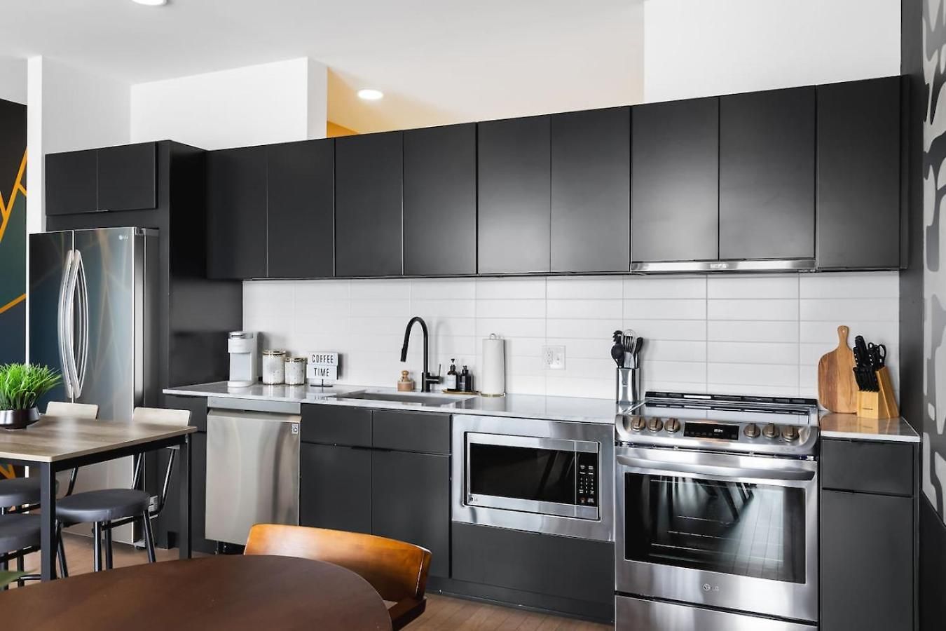 Upscale Riverview With Garage Walk To Downtown *