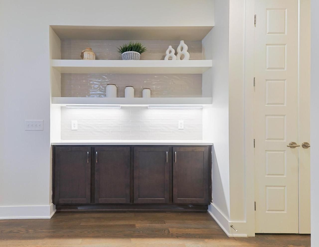 Apartment New Hidden Gem, Luxury Kitchen, 5 Min To Broadway Nashville