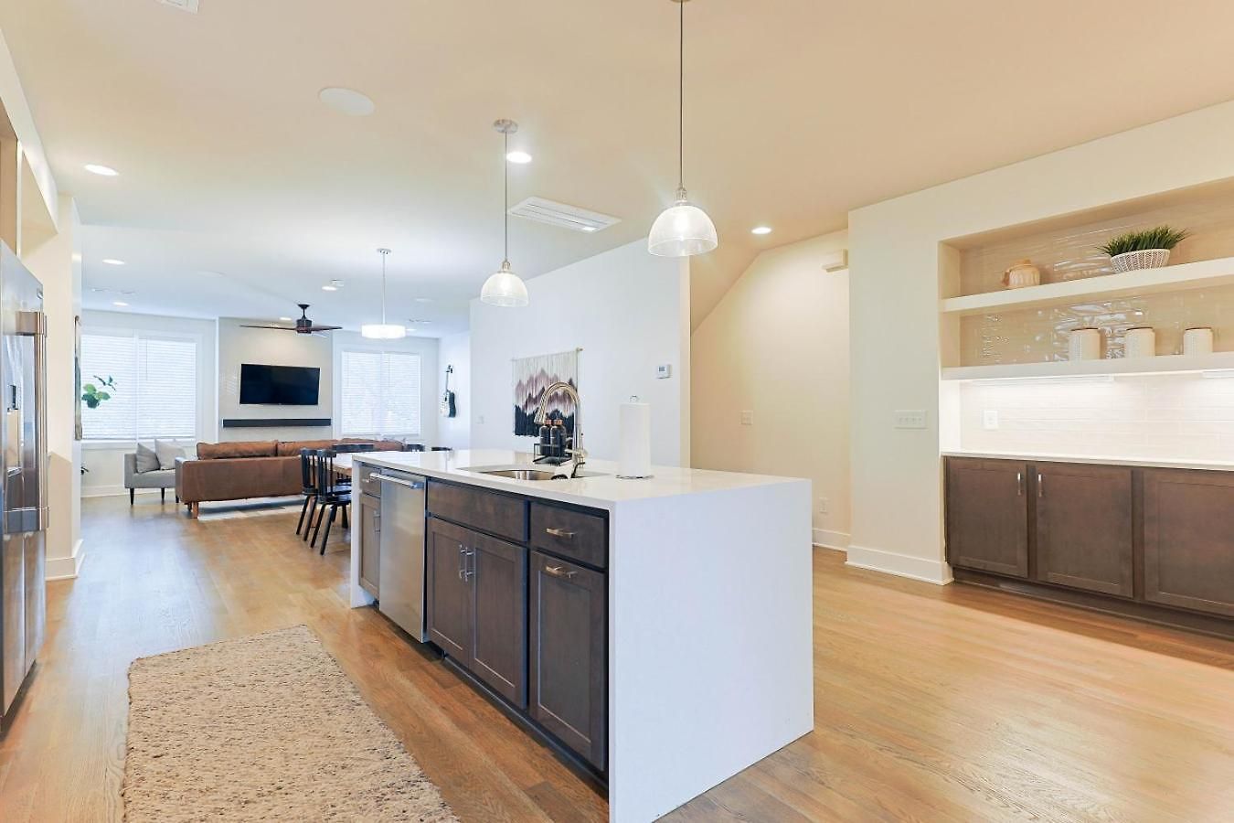 New Hidden Gem, Luxury Kitchen, 5 Min To Broadway *